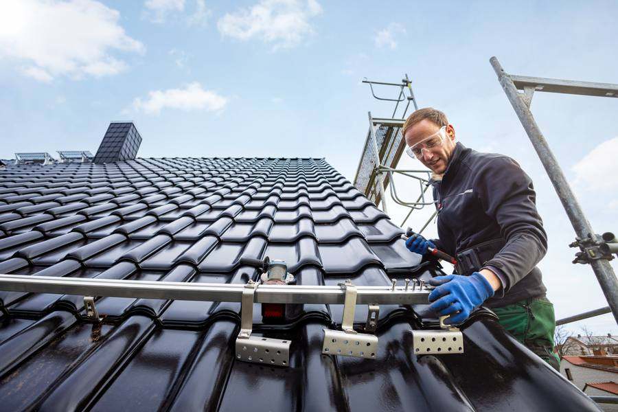 hausēco Monteur bei der Arbeit