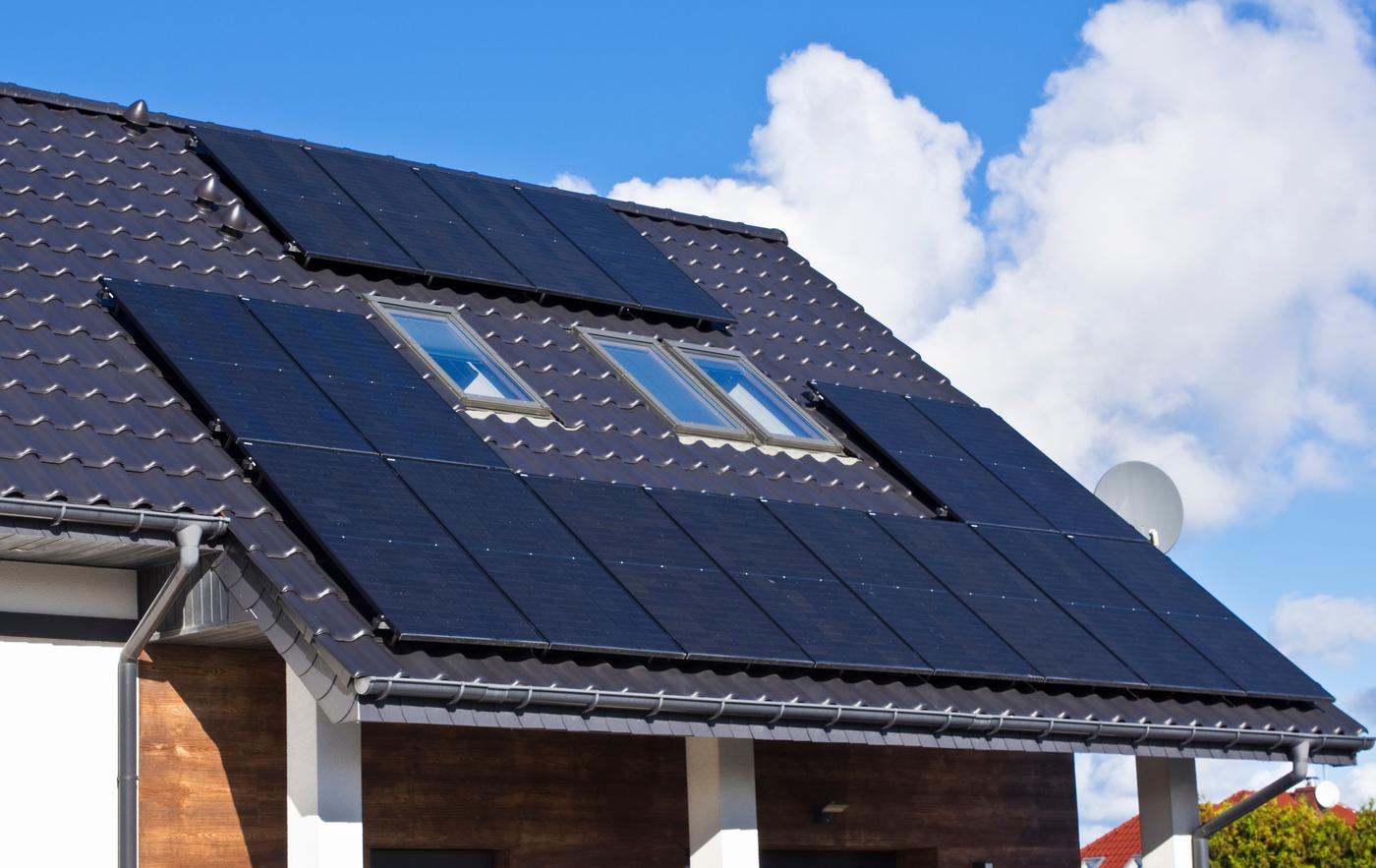 Modernes Haus mit Photovoltaikanlage im Rhein-Erft-Kreis